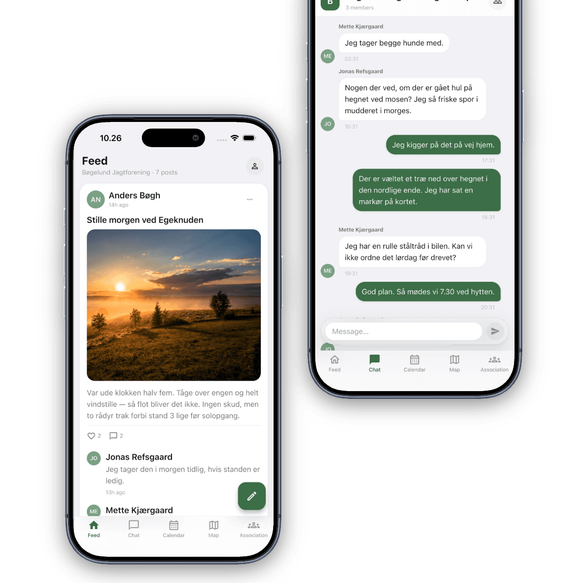 HuntHubs feed og gruppechat på to telefoner: et medlems opslag fra en morgenjagt, og foreningens chattråd